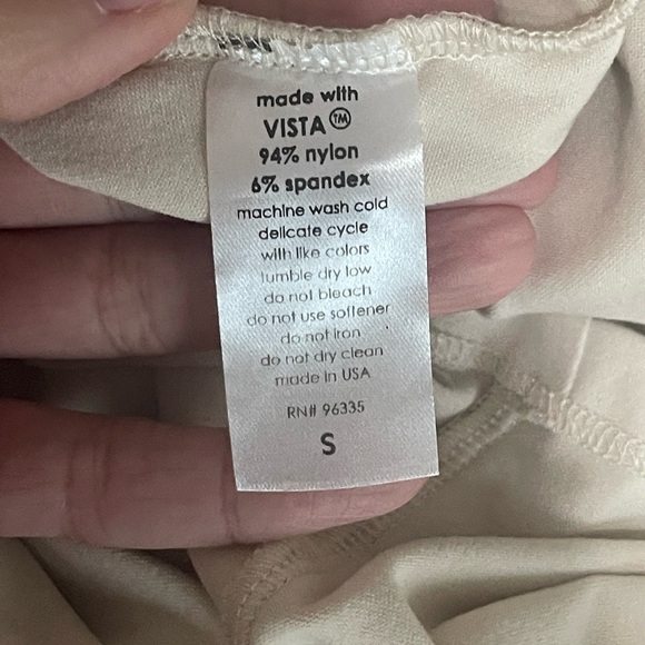 SUSANA MONACO Off The Shoulder Dress
1124ltsd02419 {$218} Beige Tan Nude Nutural - Picture 6 of 7